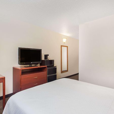 Days Inn By Wyndham Austin Exterior photo