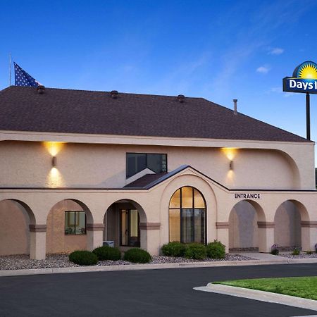 Days Inn By Wyndham Austin Exterior photo