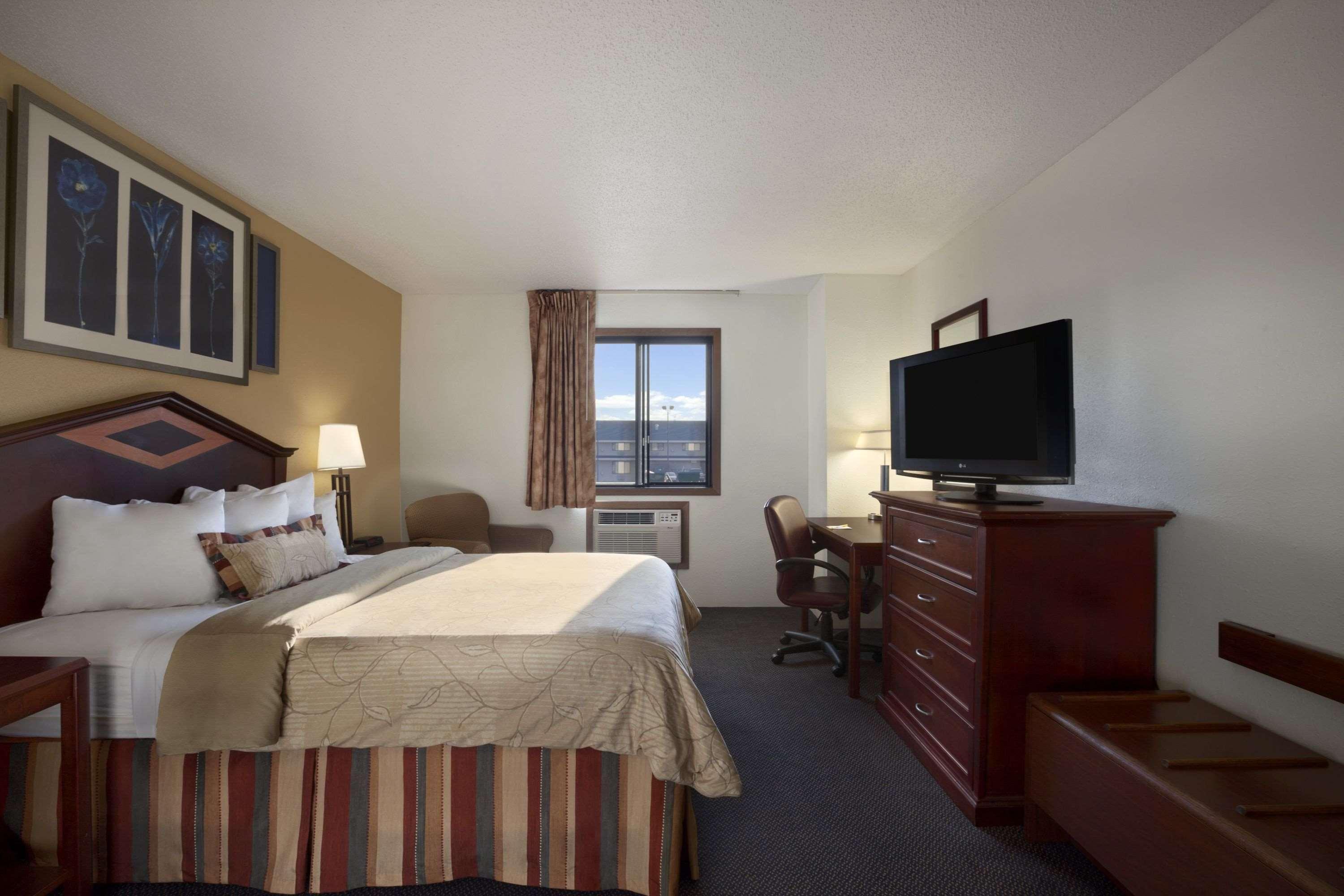 Days Inn By Wyndham Austin Exterior photo