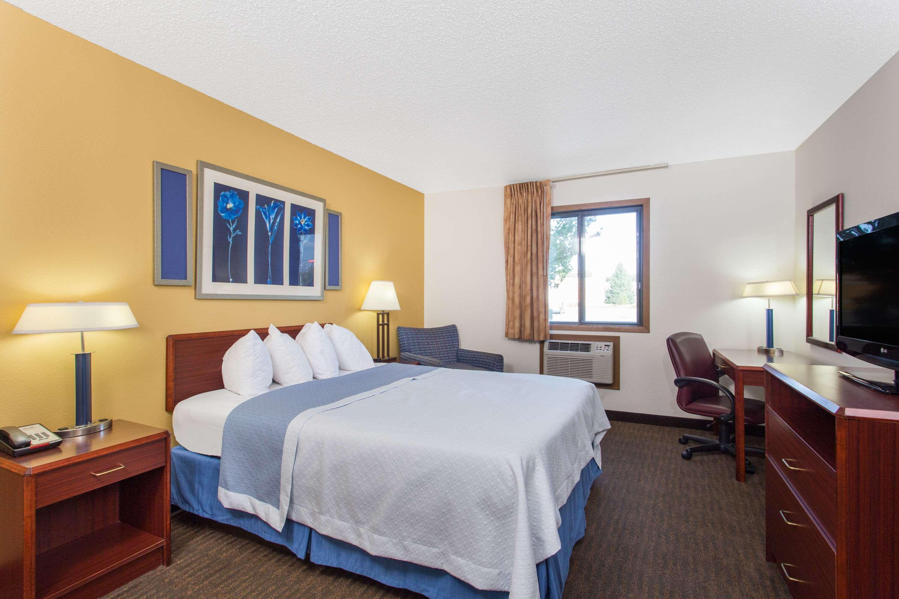 Days Inn By Wyndham Austin Exterior photo