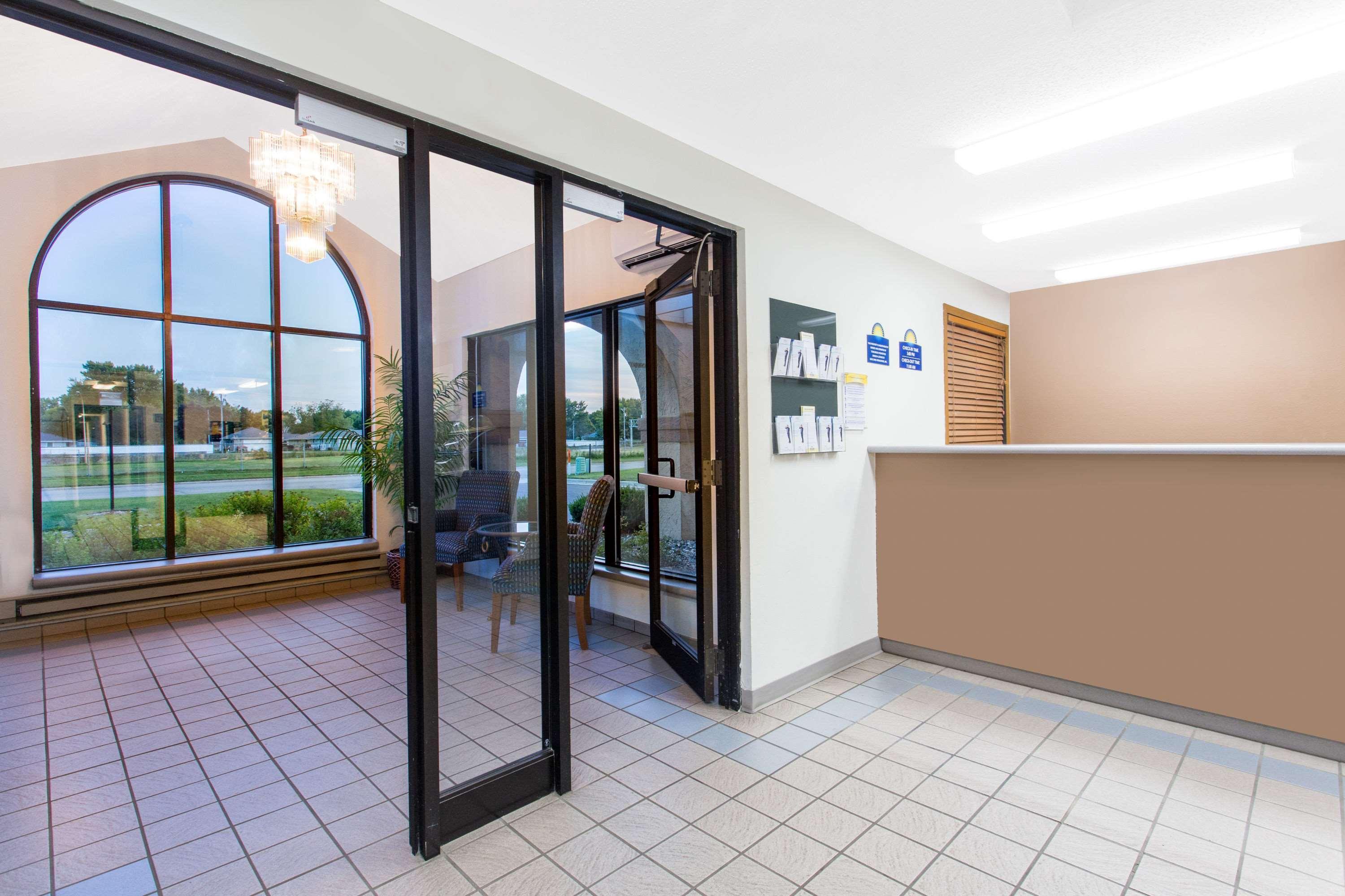 Days Inn By Wyndham Austin Exterior photo