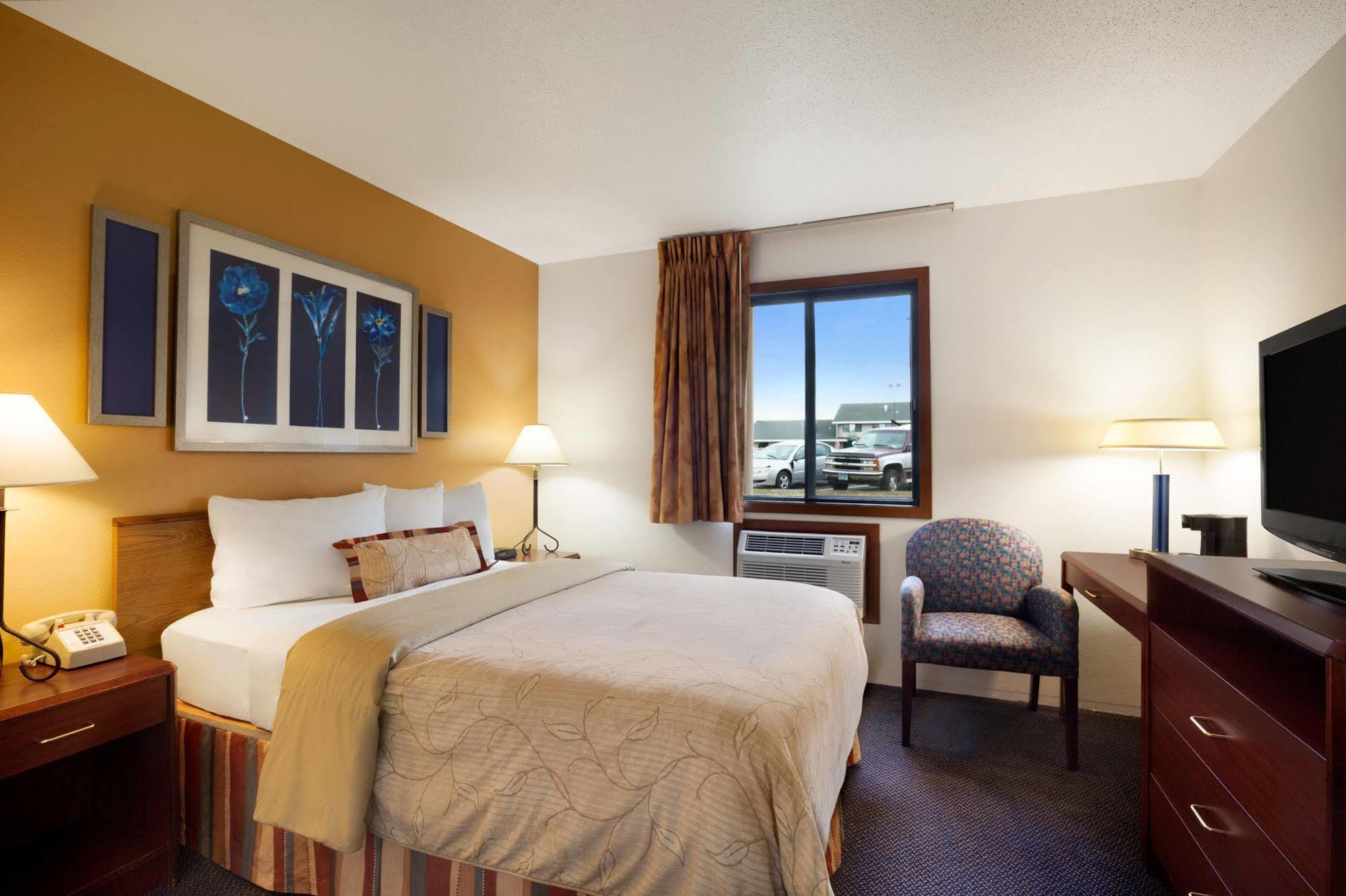 Days Inn By Wyndham Austin Exterior photo